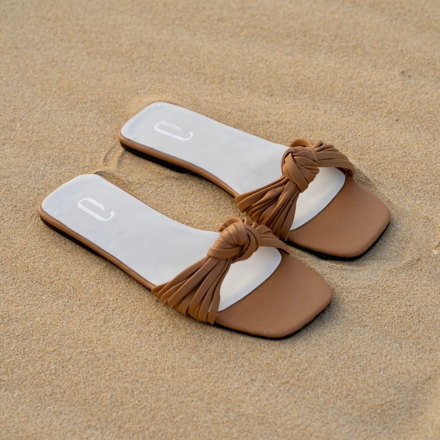 Nåd x Asalt Tan Knot Flat Sandals