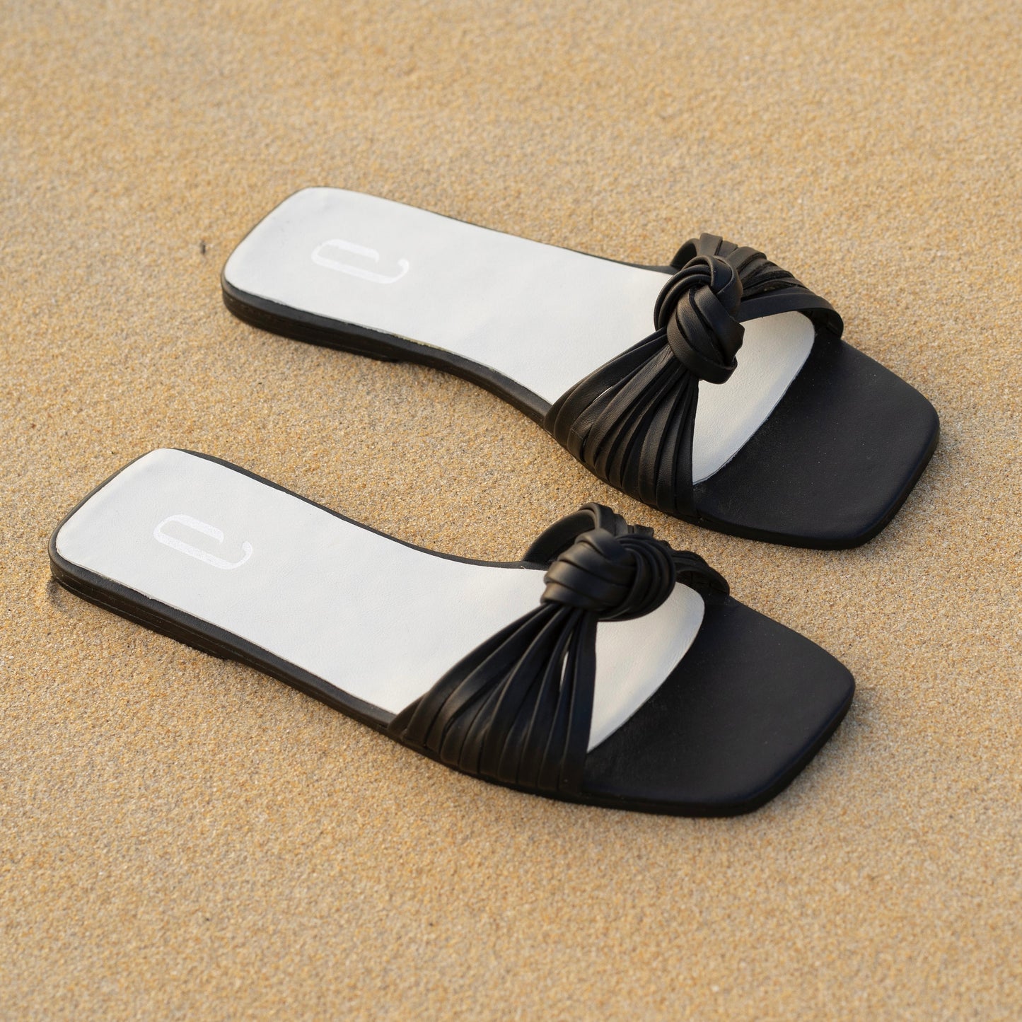 Nåd x Asalt Tan Knot Flat Sandals